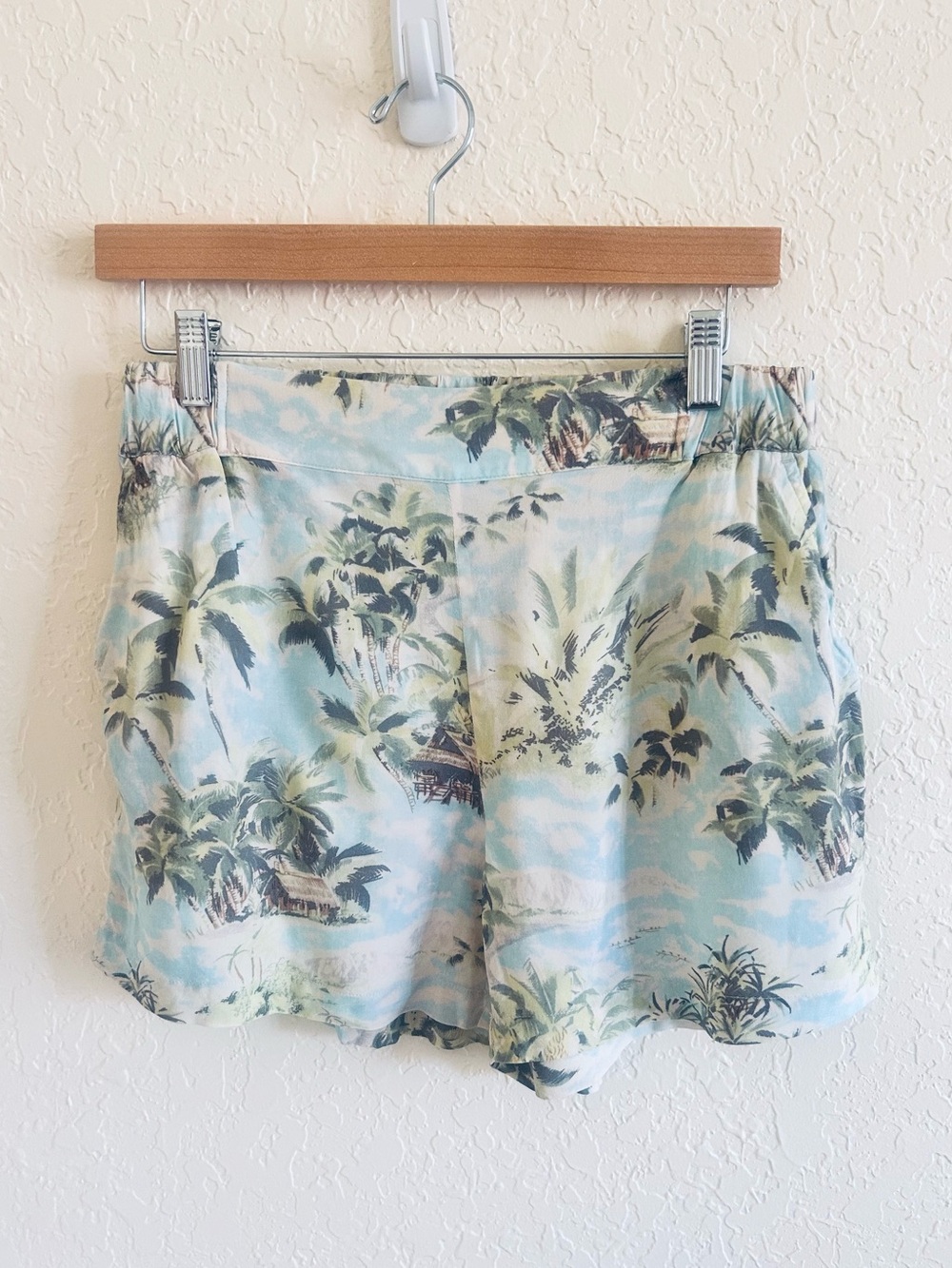 Faherty tropical print shorts